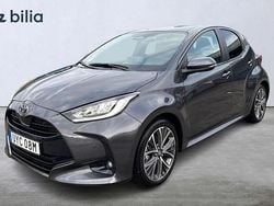 Grå Begagnad 2024 Toyota Yaris Hybrid Style Halvkombi | 323 900 kr