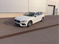 Vit Begagnad 2020 Volvo V60 Momentum Kombi | 158 000 kr