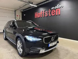 Svart Begagnad 2017 Volvo V90 CC Momentum Kombi | 179 900 kr (Dyr)