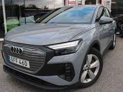 Grå Begagnad 2022 Audi Q4 e-tron Sport SUV | 299 900 kr (Marknadspris)