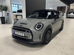 Grå Begagnad 2022 Mini Cooper Essential Halvkombi | 219 800 kr (Marknadspris)