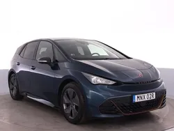 Blå (aurora blue metallic) Begagnad 2022 Cupra Born Halvkombi | 269 000 kr (Marknadspris)