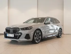 Grå Begagnad 2024 BMW 520 M Sport Kombi | 618 800 kr (Dyr)