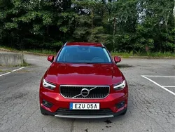 Röd Begagnad 2020 Volvo XC40 Momentum SUV | 309 000 kr (Lite dyr)
