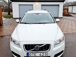 Vit Begagnad 2011 Volvo V70 Momentum Kombi | 74 900 kr (Marknadspris)