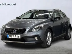 Grå Begagnad 2016 Volvo V40 CC Momentum Kombi | 124 900 kr (Marknadspris)