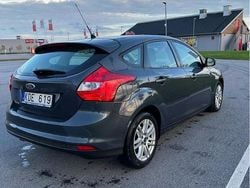 Grå Begagnad 2011 Ford Focus Trend Halvkombi | 49 900 kr (Bra pris)