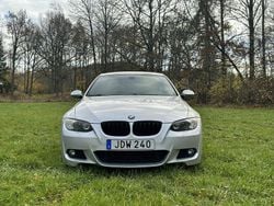 Grå Begagnad 2009 BMW 330 Comfort Edition Sportkupé | 139 000 kr (Dyr)