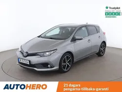 Ljusgrå Begagnad 2018 Toyota Auris Hybrid Halvkombi | 167 000 kr (Marknadspris)