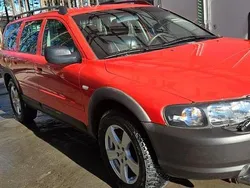 Röd Begagnad 2001 Volvo XC70 SUV | 43 000 kr (Marknadspris)