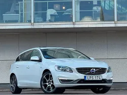 Vit (christal white metallic) Begagnad 2015 Volvo V60 Ocean Race Kombi | 149 900 kr (Lite dyr)