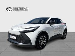 Vit Begagnad 2024 Toyota C-HR Style SUV | 429 000 kr (Marknadspris)