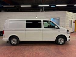 Vit Begagnad 2017 VW T6 Van | 259 900 kr