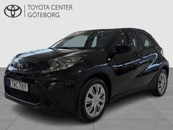Svart Begagnad 2024 Toyota Aygo X Play SUV | 169 900 kr (Bra pris)