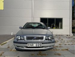 Grå Begagnad 2000 Volvo S40 Sedan | 29 900 kr (Marknadspris)