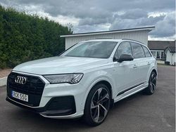 Vit Begagnad 2022 Audi Q7 S-Line SUV | 595 000 kr (Marknadspris)