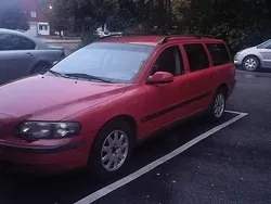 Röd Begagnad 2001 Volvo V70 Business Edition Kombi | 14 000 kr (Marknadspris)