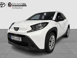 Vit Begagnad 2022 Toyota Aygo Play Halvkombi | 134 900 kr (Marknadspris)