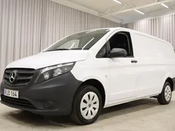 Vit Begagnad 2022 Mercedes Vito Minibuss | 259 900 kr