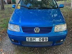 Blå Begagnad 2001 VW Polo Trendline Halvkombi | 29 500 kr (Marknadspris)