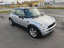 Grå Begagnad 2002 Mini Cooper Pepper Halvkombi | 19 500 kr (Marknadspris)