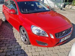 Röd Begagnad 2011 Volvo V60 Momentum Kombi | 89 900 kr (Marknadspris)