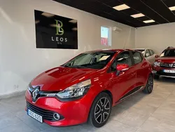 Röd Begagnad 2015 Renault Clio IV Halvkombi | 84 900 kr (Marknadspris)