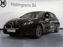 Svart Begagnad 2024 BMW 120 Shadowline Halvkombi | 349 900 kr