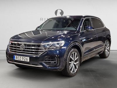 Mörkblå Begagnad 2018 VW Touareg R-line SUV | 309 900 kr (Dyr)
