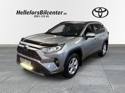 Silver Begagnad 2020 Toyota RAV4 Hybrid Play SUV | 379 500 kr (Lite dyr)