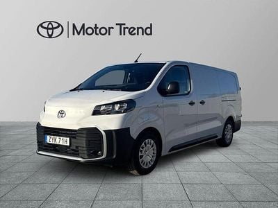 Vit Ny 2025 Toyota Proace Comfort Minibuss | 469 900 kr (Marknadspris)