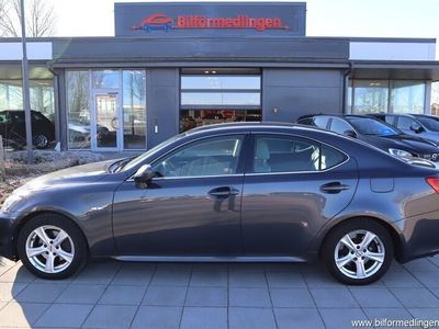 begagnad Lexus IS250 208hk Automat Dragkrok Backamera Svensksåld