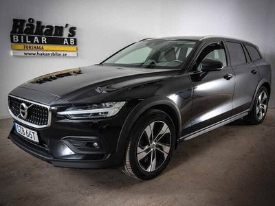 Svart Begagnad 2021 Volvo V60 CC Momentum Kombi | 359 500 kr (Lite dyr)