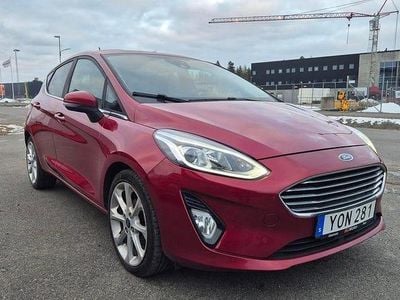 Röd Begagnad 2017 Ford Fiesta Halvkombi | 89 900 kr (Marknadspris)