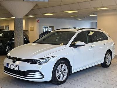 Vit Begagnad 2023 VW Golf VIII Kombi | 275 900 kr (Marknadspris)