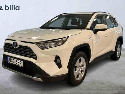 Vit Begagnad 2019 Toyota RAV4 Hybrid SUV | 299 900 kr (Marknadspris)