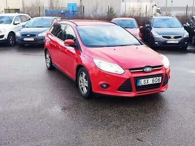 Begagnad Ford Focus Trend 95 HK (69 kW) 2011 Röd Kombi