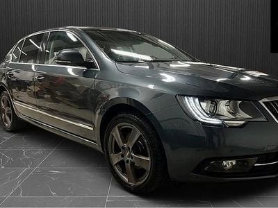 Begagnad Skoda Superb Elegance 160 HK (117 kW) 2014 Grå Halvkombi