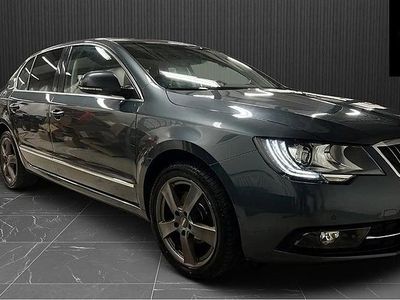 Grå Begagnad 2014 Skoda Superb Elegance Halvkombi | 134 900 kr