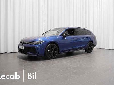Blå (reef blue metallic) Ny 2025 VW Passat R-line Kombi | 514 500 kr (Dyr)