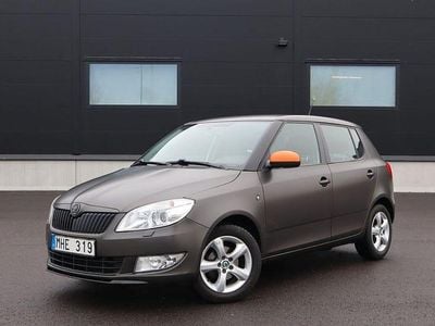 Begagnad Skoda Fabia Elegance 86 HK (63 kW) 2012 Silver Halvkombi