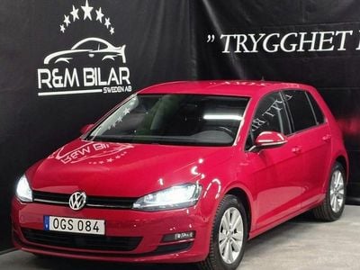 Röd Begagnad 2016 VW Golf VII Halvkombi | 94 800 kr (Marknadspris)