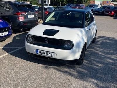 Begagnad Honda e Advance 113 kW (154 HK) 2020 Vit Halvkombi