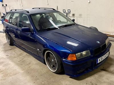 Begagnad BMW 328 M Sport 193 HK (141 kW) 1995 Blå Kombi