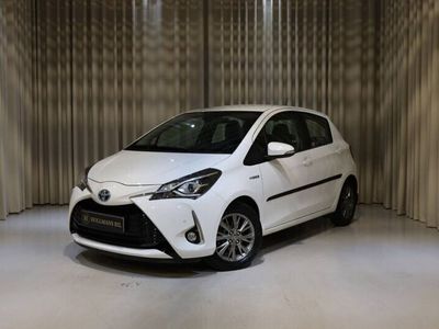 begagnad Toyota Yaris Hybrid e-CVT 101HK LEASEBAR MOMS