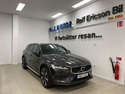 Grå Begagnad 2023 Volvo V60 CC Ultimate Kombi | 439 500 kr (Marknadspris)