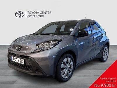 Grå Ny 2025 Toyota Aygo X Play SUV | 179 900 kr (Marknadspris)