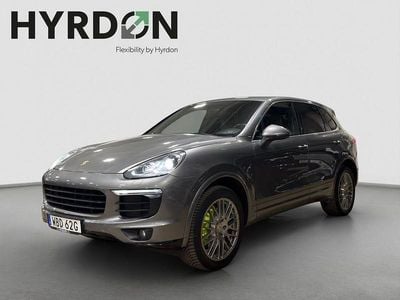 Grå Begagnad 2016 Porsche Cayenne S E-Hybrid SUV | 299 000 kr