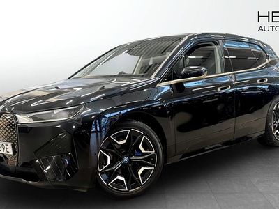 Svart Begagnad 2022 BMW iX SUV | 398 700 kr (Marknadspris)
