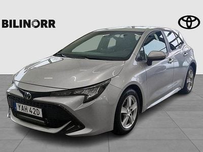 Begagnad Toyota Corolla Hybrid Active 98 HK (72 kW) 2022 Silver Halvkombi